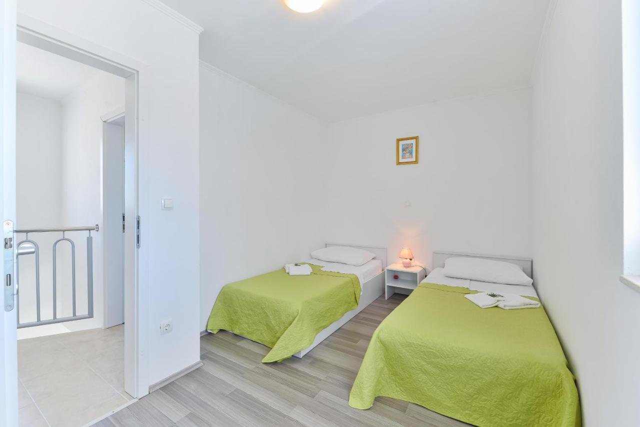 Apartments By The Sea Nin, Zadar - 13172 外观 照片