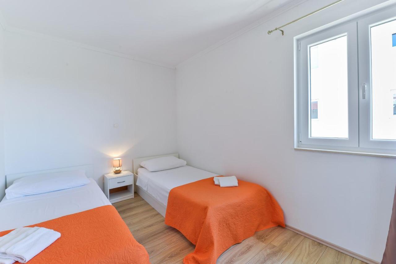 Apartments By The Sea Nin, Zadar - 13172 外观 照片